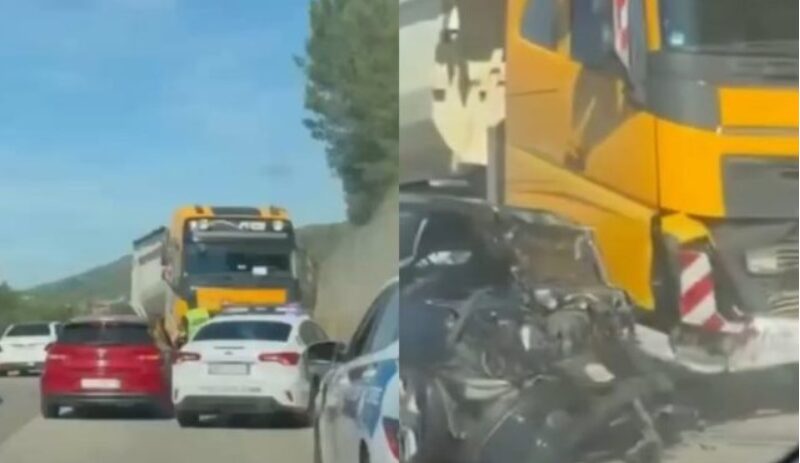 Aksident i frikshëm! Makina përplaset me kamionin, plagoset shoferja dhe një fëmijë