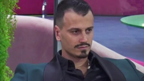 Tha se ka bërë vetëm veshët, Mateo del bllof në finale/ I dalin fotot para ndërhyrjeve estetike