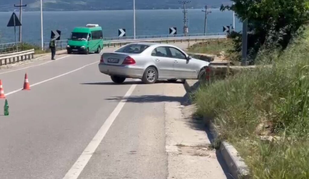 Aksident TR0NDITES në vend! Shoferja merr përpara këmbësorin, me pas u…