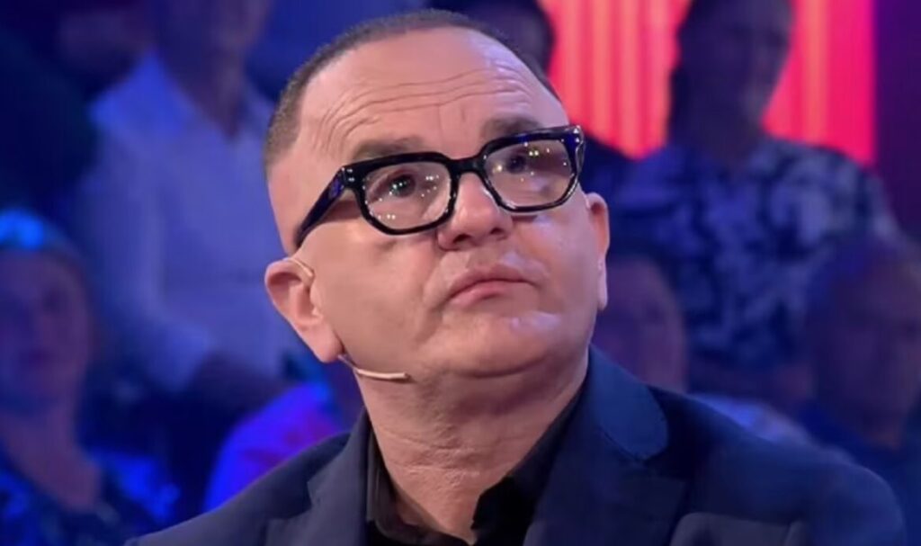 ARTAN KOLA SHPËRTHEN PAS ELIMINIMIT: “Produksioni më tradhtoi, donin ta dëmtonin Mateon me çaj të nxehtë!”