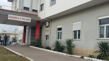 E TRISHTË! U përpIas nga motori në Tiranë, ndërron jetë në spital babai i ministres