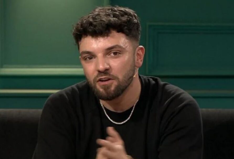 ‘Përjetova tmerrin…’ Olsi Bylyku sheh vd*kjen me sy ‘/Avioni ku po udhëtonte u g*dit nga rrufeja