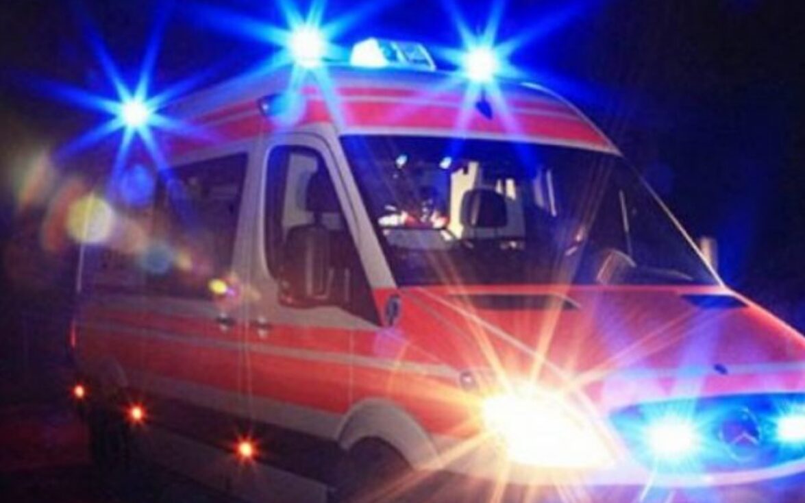 Rrëzohet nga ballkoni një vajzë 4-vjeçe, dërgohet me urgjencë në Tiranë