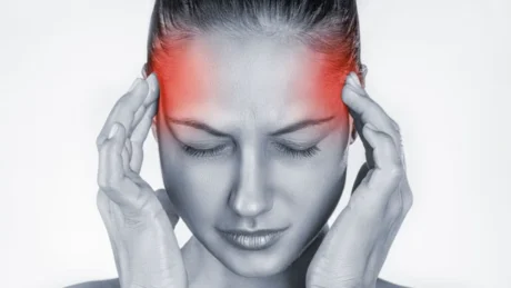 Jo menjëherë ilaçe, ja 6 ushqime që ndihmojnë në lehtësimin e dhimbjes së kokës