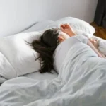 6 gabimet që ju shëndoshin shumë nëse i bëni para se të flini