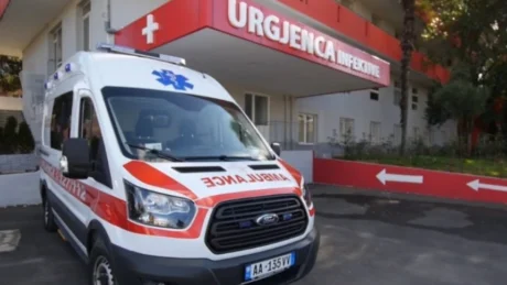 Aksident TR0NDITES vend! Kamioni përplaset me makinën, 4 persona…