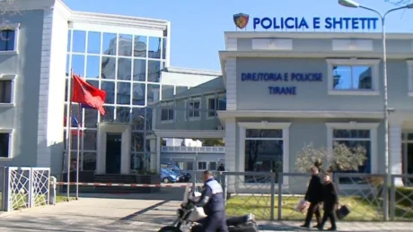 Tirana me ngjarje filmash: PIagosen me th*kë dy persona, burri hidhet nga ballkoni dhe vd*s, një person i vë fIakën vetes