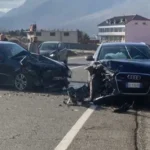Aksident tragjik! Dy makina bëhen copash, raportohet se një person…