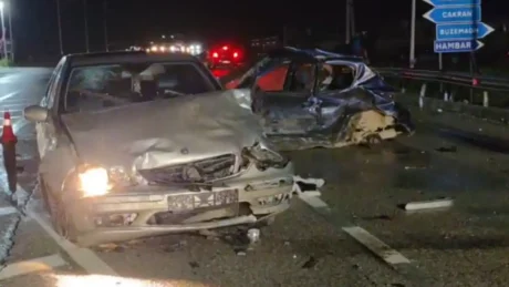 Aksident tragjik në vend, përplasen dy automjete, humb jetën 20-vjeçari