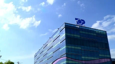 Përplasje e ashpër fizike në korridoret e Top-Channel mes dy moderatoreve? JA CFARE FLITET…