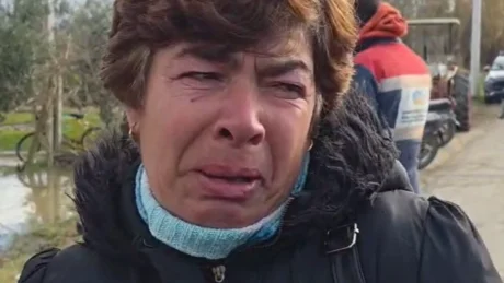 Situat e frikshme! ‘Sdi asgjë për djalin e burrin..’ Banorët në lot pas carjes së argjinatures së Semanit ‘Uji erdhi fuqishëm dhe…’