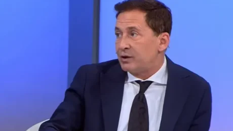 Arjan Konomi: “Konkurrentën në Përputhen bënin s*ks”/ Përmend edhe emra