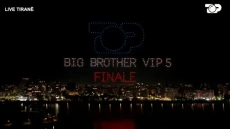 LIVE: Momenti që po CMEND gjithë publikun në finalen e BBVA!