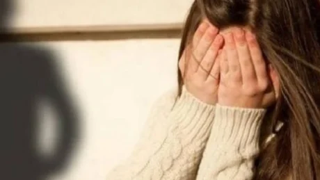 TMERR në Tiranë! 48 vjecari përdh*non vajzën e re, e kishte punësuar si dizajnuese