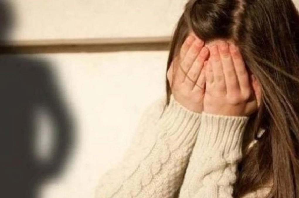 TMERR në Tiranë! 48 vjecari përdh*non vajzën e re, e kishte punësuar si dizajnuese