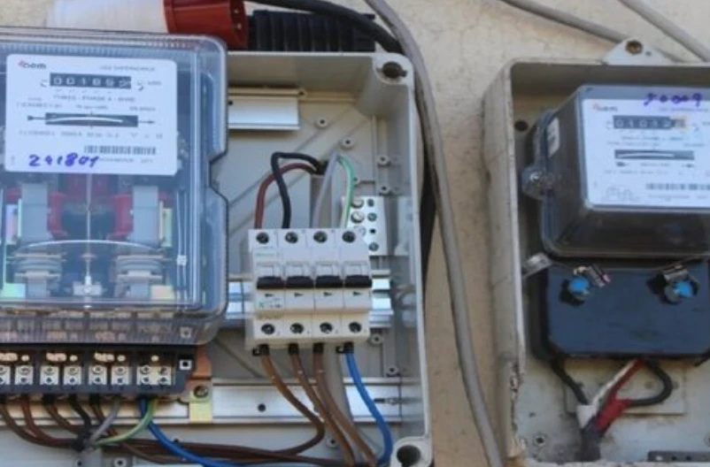 Tronditëse në vend! Shpërthen boksi elektrik, vd*s punonjësi i OSHEE