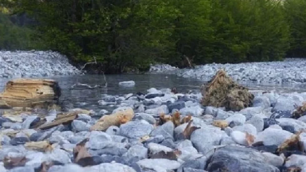 Tragjike në vend! Gjendet i p*jetë trupi i një burri në përrua, dyshohet se…