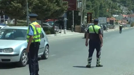 Ngjarje e rëndë në vend/ Djali 14 vjeç humb jetën pasi u q*llua në lokal nga moshatari që mbeti i pl*gosur