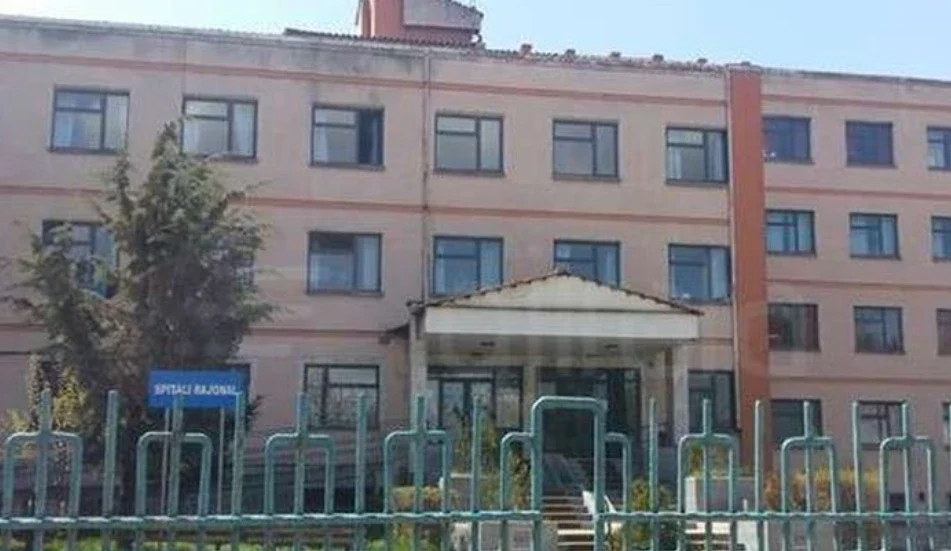 U gjet në gjendje të rënduar shëndetësore në rrugë, humb jetën 40 vjecari në vend