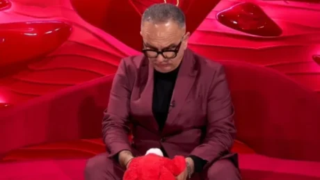 Linja e jetës së Artanit na rrënqeth shpirtin, të gjithë në lot e dhimbje! ‘Babai dhe nëna vd*qën, takova vëllanë pas 23 vitesh…’