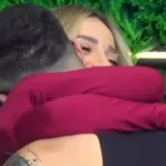 Selin dhe Gimbo shkëmbejnë puthje, reagimi EPIK i Gretës nuk duhet humbur! (Video)