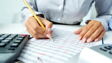 Zbardhet ligji për faljen e taksave dhe tarifave vendore, kush përfiton dhe cilat janë kushtet