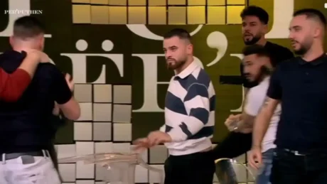 “Ai është TAP, pi alkool…”/ PLAS GRUSHTI në Përputhen, çfarë ndodhi mes djemve? (Video)
