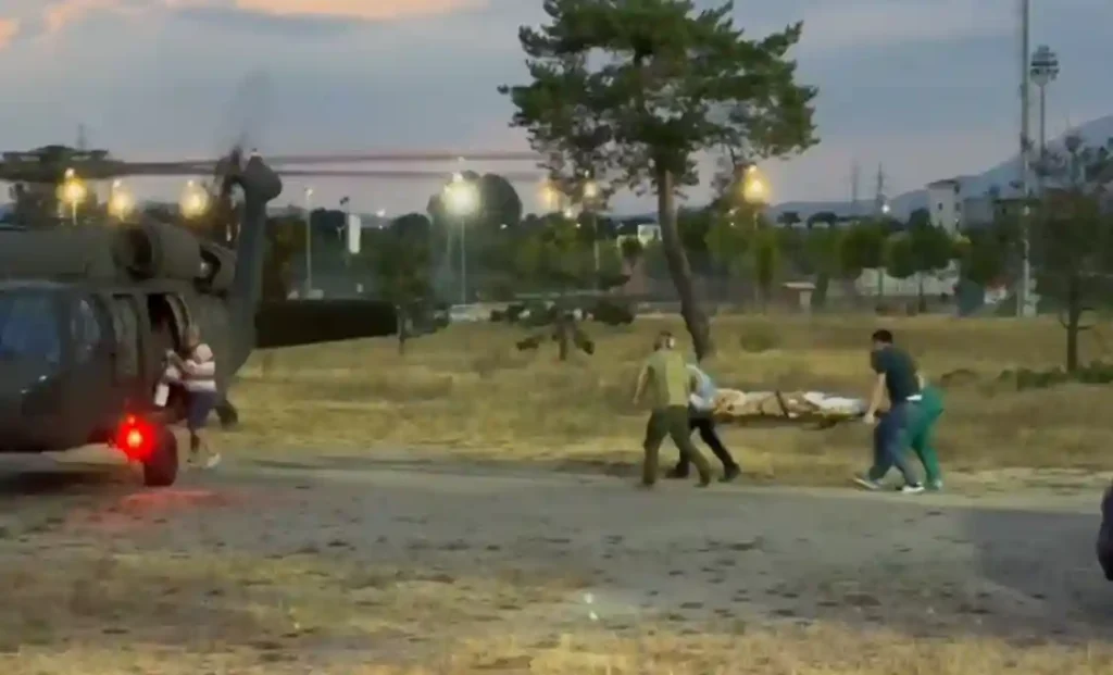 Përmbyset makina, drejtuesi transportohet me helikopter te Trauma në Tiranë