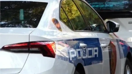E rëndë në Tiranë/ 3 të rinj dh*nojnë me sende të forta 21-vjeçarin, i presin një vesh (Emrat)