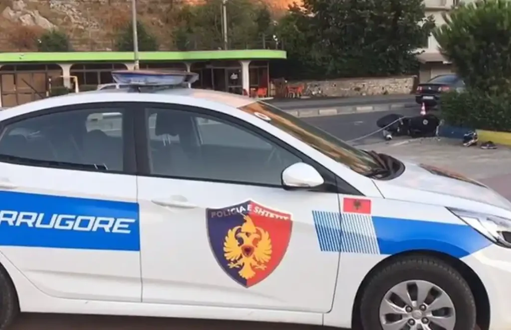 Makina doli nga rruga, plagosen tre anëtarë të një familje
