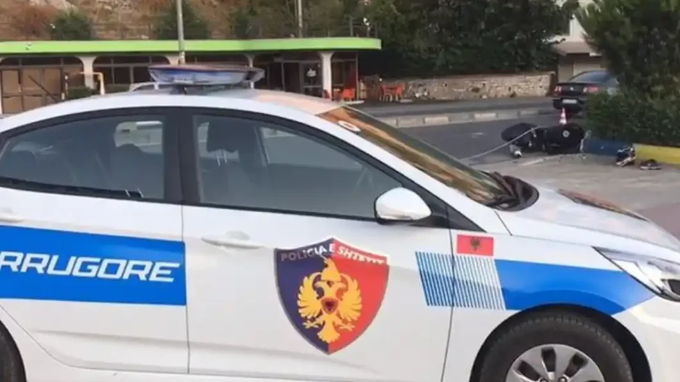 Makina doli nga rruga, plagosen tre anëtarë të një familje