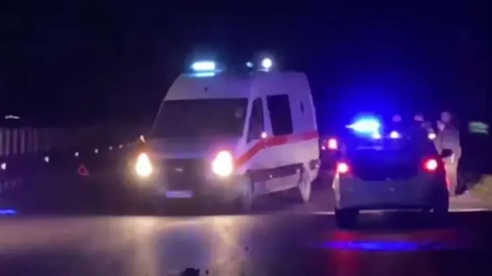 Aksident i rëndë në vend: Dy makina përplasen, një vjazë 6 vjecare pIagoset