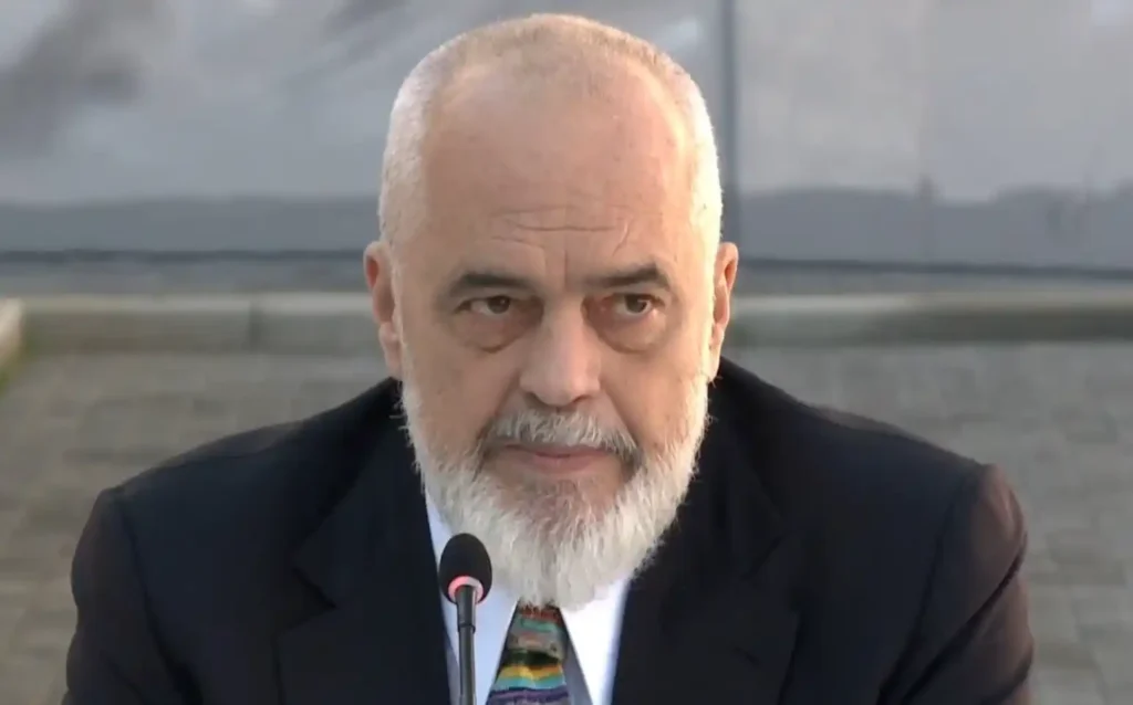 E FUNDIT/ Gjykata Kushtetuese la në detyrë Veliajn, reagon për herë të parë kryeministri Rama