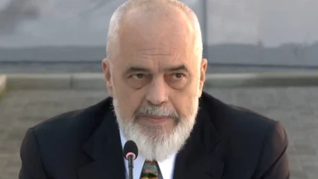 E FUNDIT/ Gjykata Kushtetuese la në detyrë Veliajn, reagon për herë të parë kryeministri Rama