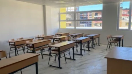 Ngjarje e rëndë! Nxënësi 14-vjeçar g*det me th*kë mësuesen, thuhet se…