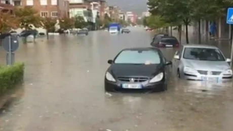 Rrezik për përmbytje? Thirrje qytetarëve: Shmangni parkimin e mjeteve në këto zona