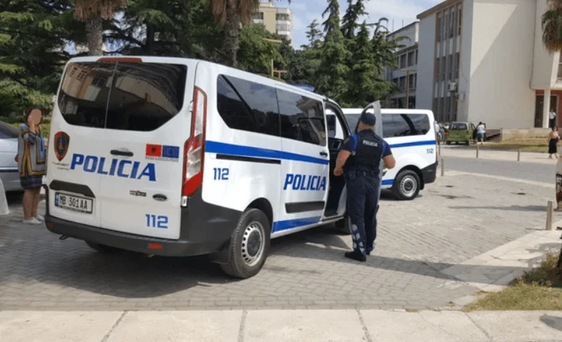 LAJM I PAPRITUR: Vihet në pranga nga policia këngëtari i shumë njohur