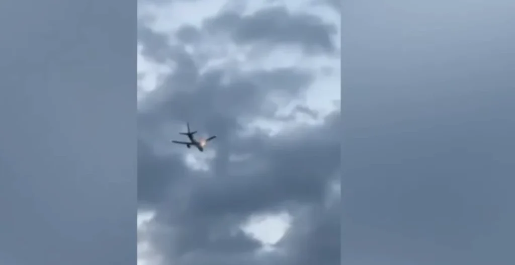 Momente tmerri në ajër, merr flakë motori i avionit që sapo u ngrit nga Korfuzi