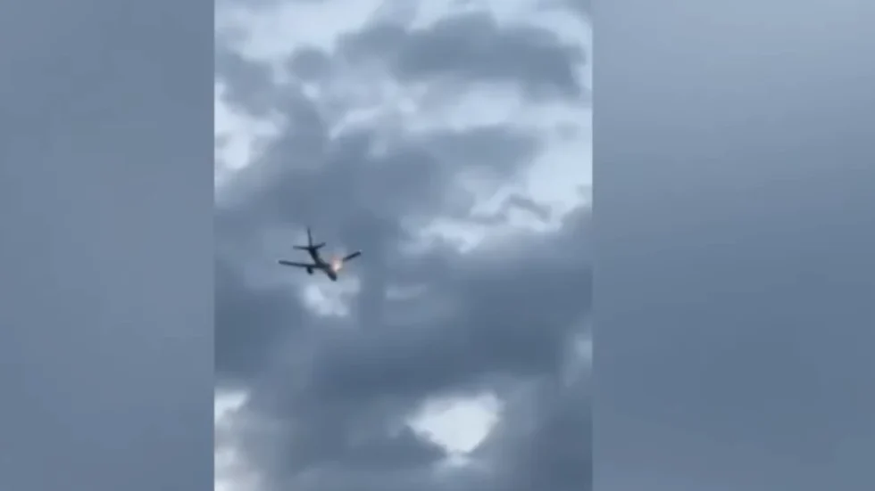 Momente tmerri në ajër, merr flakë motori i avionit që sapo u ngrit nga Korfuzi