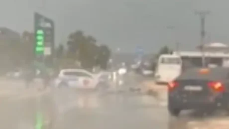 Aksident i rëndë, makina e policisë i pret rrugën një mjeti tjetër