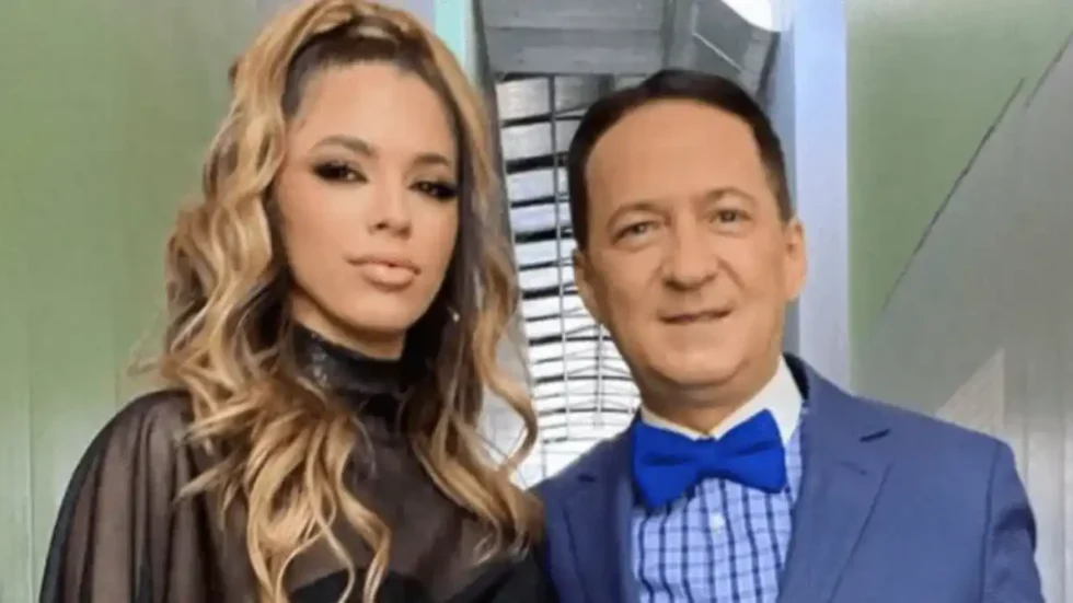 “Bastard, ordiner!”/ Shqipe Hysenaj “kryqëzon” Arjan Konomin: Ofendoi një grua në 8 Mars, turp edhe për…