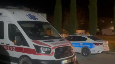 Aks*dent me vd*kje në vend/ Automjeti del nga rruga dhe përplaset me sh…