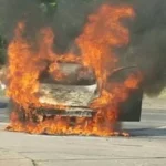 Incident i rëndë në vend! Dy makina shpërthejnë në fIakë, njëra bëhet shkrumb e hi.