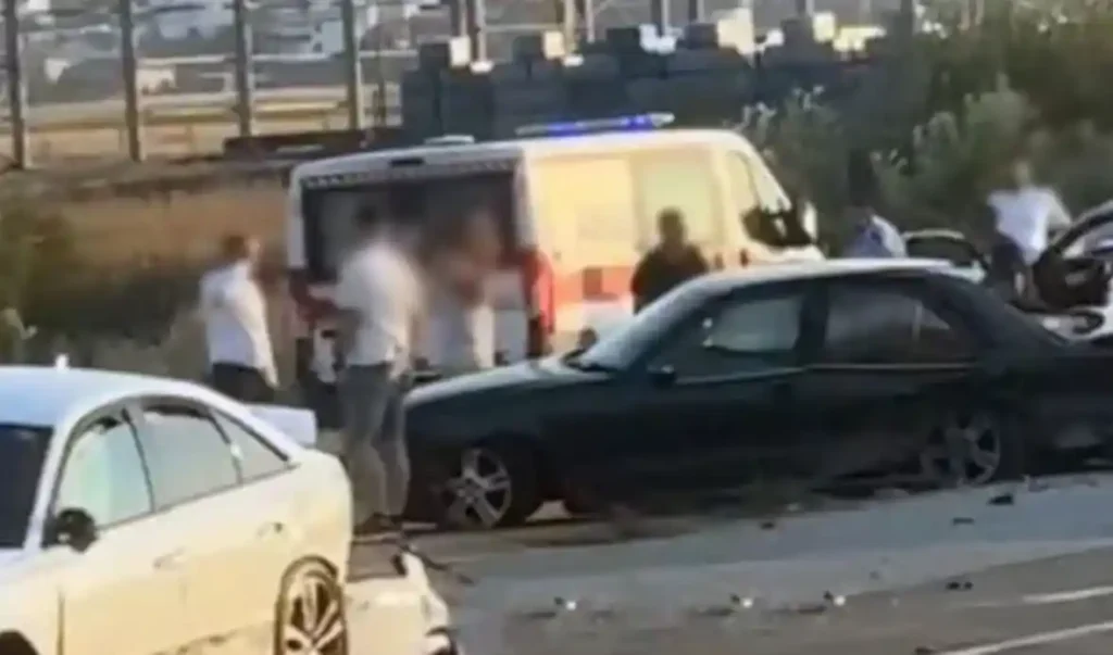 E RËNDË/ Aksident i gjashtëfishtë, një shqiptar i vd*kur dhe 10 të plagosur