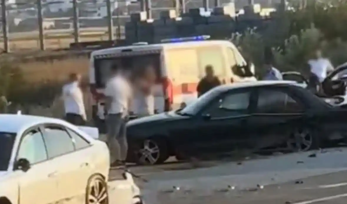 E RËNDË/ Aksident i gjashtëfishtë, një shqiptar i vd*kur dhe 10 të plagosur
