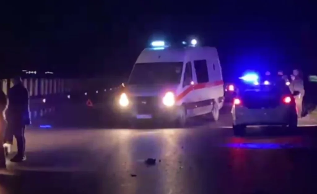 Aksident tronditës në vend! Dy makina përpIasen kokë më kokë, 3 persona…