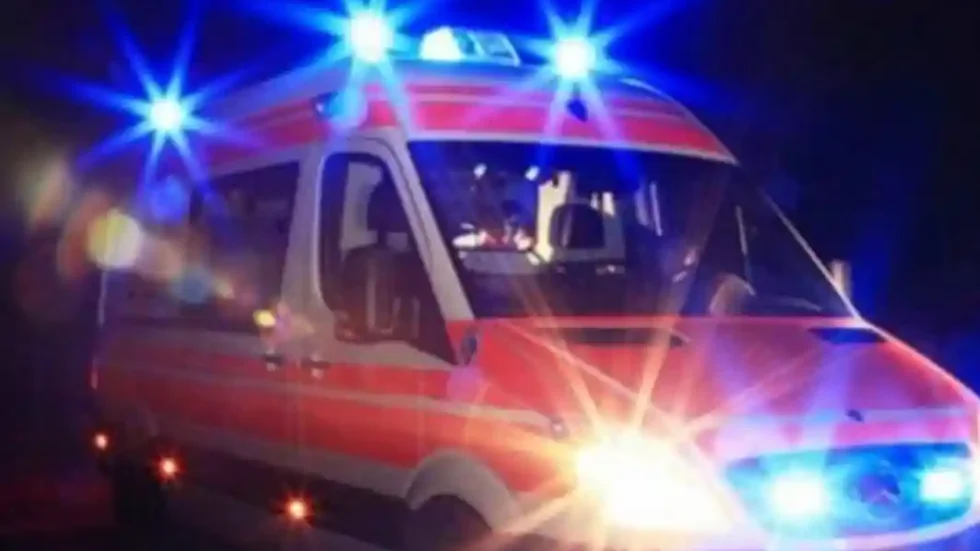 Aks*dent në Ksamil, 23-vjeçari pl*goset rëndë pasi u p*rplas nga makina…