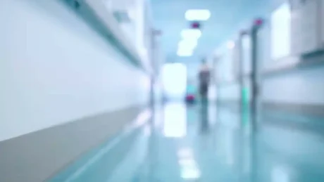 Këngëtari i njohur ‘burgoset’ në spital psikiatrik nga familja e tij…