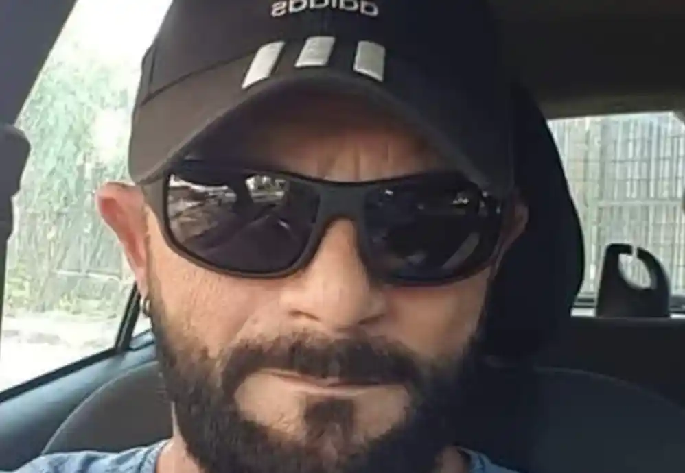 Inspektori i policisë vr*tet me thikë nga djali i partneres së tij…