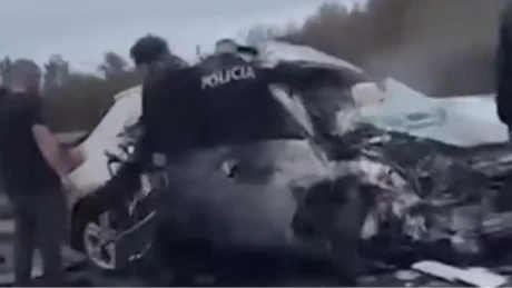 Aksident fatal në Durrës, makina tërësisht e shkatërruar – dyshohet për një vikt*më